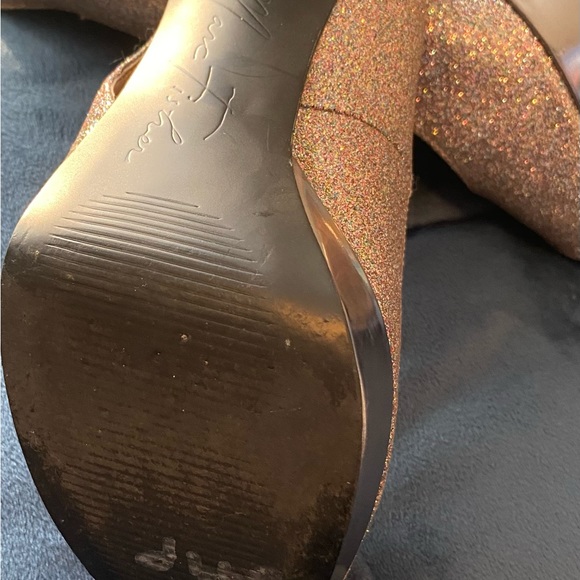 Marc Fisher glitter platform peep toe pumps (7.5) - Picture 12 of 12